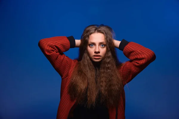 Shocked Teenager Girl Holding Head Hands Posing Blue Background — ストック写真
