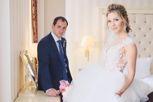 Closeup Portrait Newlyweds Posing Room — Stock Photo, Image