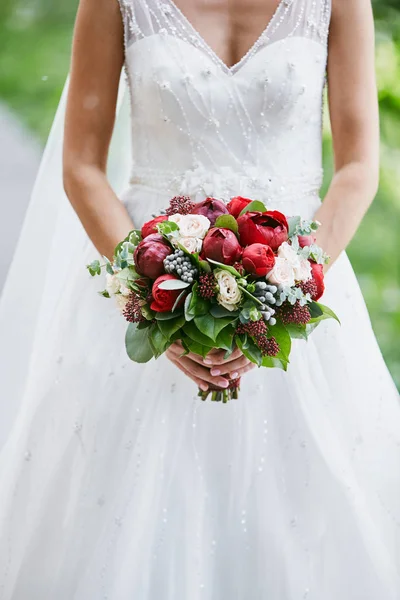 Bouquet da sposa di calli rosse — Foto Stock