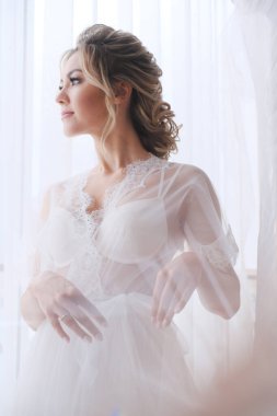 Peignoir 'deki gelinin portresi