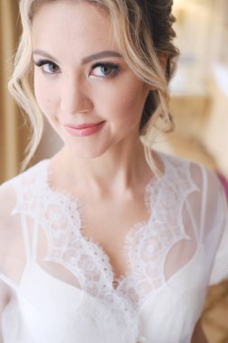 Peignoir 'deki gelinin portresi