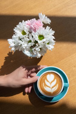 Sıcak latte sanat kahve