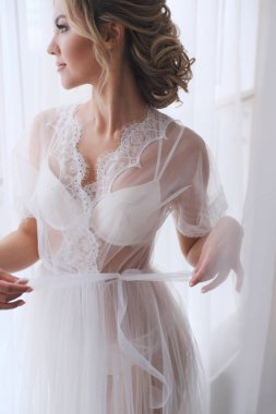 Peignoir 'deki gelinin portresi