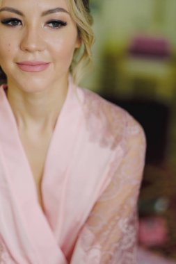 Peignoir 'deki gelinin portresi