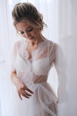 Peignoir 'deki gelinin portresi