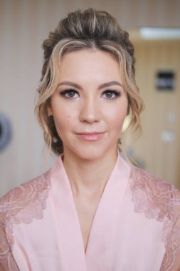 Peignoir 'deki gelinin portresi