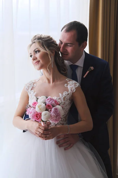 Closeup Portrait Newlyweds Posing Room — Stock Photo, Image