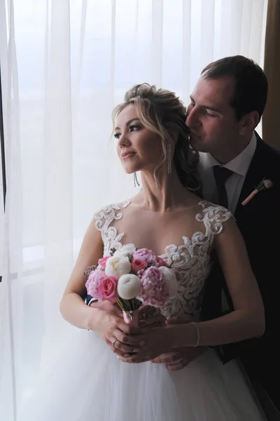 Closeup Portrait Newlyweds Posing Room — Stock Photo, Image