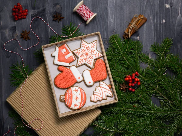 Gingerbread Cookies Festive Winter Background Fir Branches — Stock Photo, Image