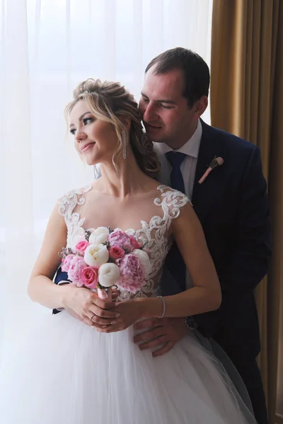 Closeup Portrait Newlyweds Posing Room — Stock Photo, Image