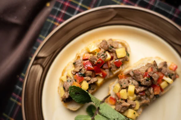 Tostadas Con Carne Horno Verduras Queso — Foto de Stock