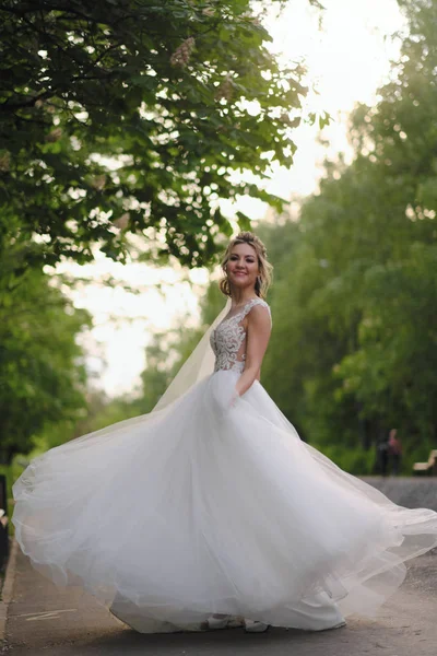 Pretty Blonde Bride Posing Spring Garden — Stock Photo, Image