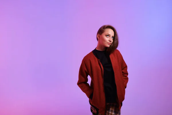 Retrato Estudio Joven Hermosa Mujer Con Pelo Largo — Foto de Stock