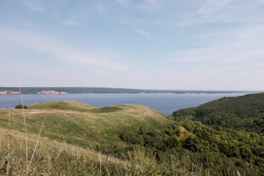 Nehir tarlasında gün doğumu