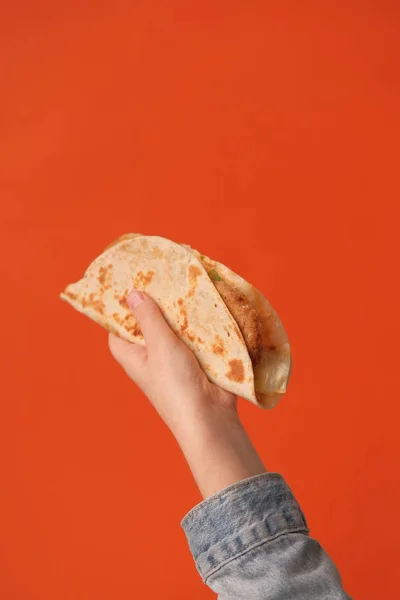 Hand Holding Taco Close View — 스톡 사진