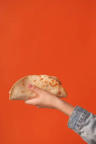 Mano Tenendo Taco Vista Vicino — Foto Stock