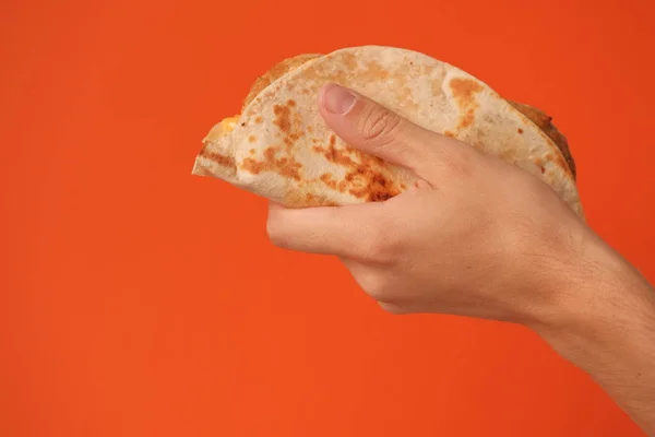 Mão Segurando Taco Close Vista — Fotografia de Stock
