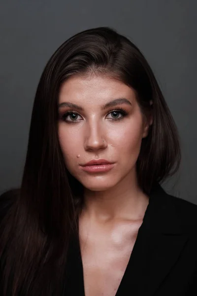 Studio Portrait Belle Jeune Femme Brune — Photo