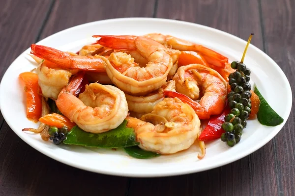 Shrimp puff peppers with herbs. — Stock Photo, Image