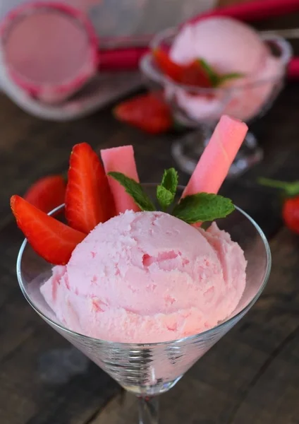 草莓冰淇淋. — 图库照片