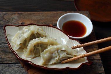 Çin yemeği domuz eti ile Jiaozi olduğunu.