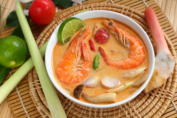 Tom Yum Goong  or Tom Yam Kung is soup food thai. — Stock Photo, Image