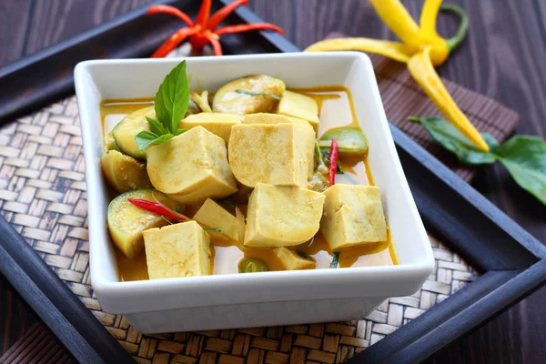 Zielone curry Tofu pokarm roślinny. — Zdjęcie stockowe