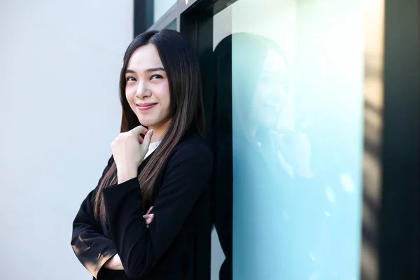 Portrait of Beautiful Young businesswoman asian smiling  happy f — Stock Photo, Image