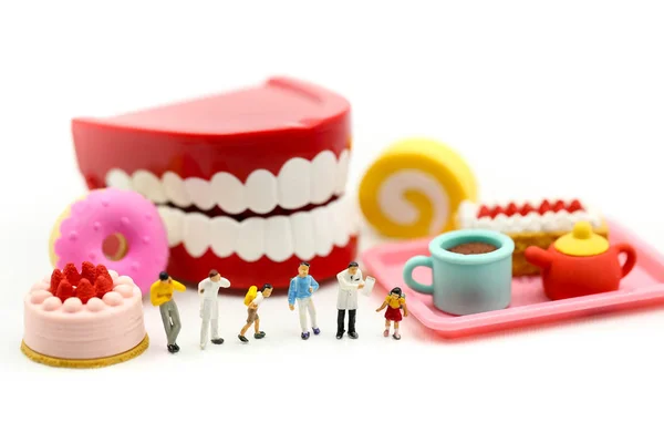 Miniaturmenschen: Zahnarzt spricht über Studentin und Kind — Stockfoto