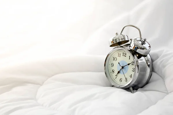 Despertador Reloj Cama Dormitorio Por Mañana — Foto de Stock