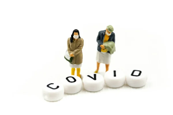 Pessoas Miniatura Coronavírus Covid Alerta Surto Precaução Doente Infetado — Fotografia de Stock