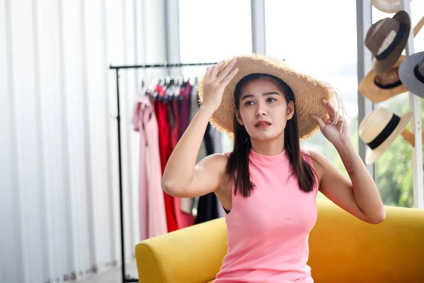 Asiatique Femme Beauté Blogueur Vlogger Examen Designer Shopping Ligne Avec — Photo
