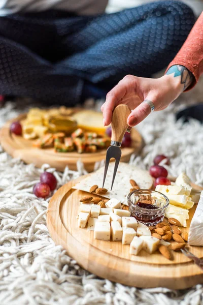 Cheese plate served with nuts, Top view. Assorted cheeses Camembert, Brie, Parmesan blue cheese, goat. — Stock Photo, Image