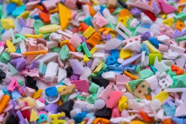 plastik parçalar yapılmış plastik regrind