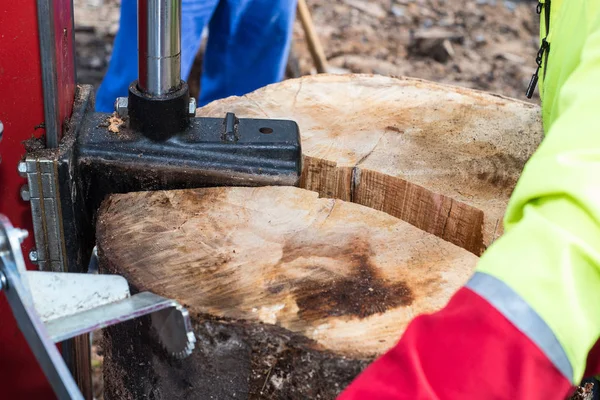 Hydraulic wood splitter — Stock Photo, Image