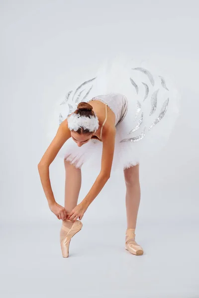 Gambe Professionali Una Giovane Ballerina Che Indossa Scarpe Punta Isolate — Foto Stock