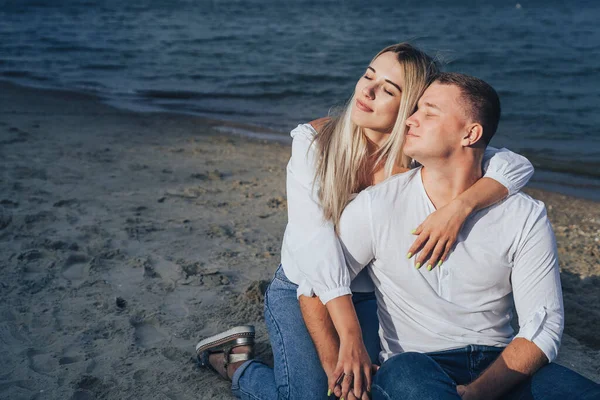 Romantischer Lifestyle Abend Für Zwei Junge Verliebte Unternahmen Einen Ausflug — Stockfoto