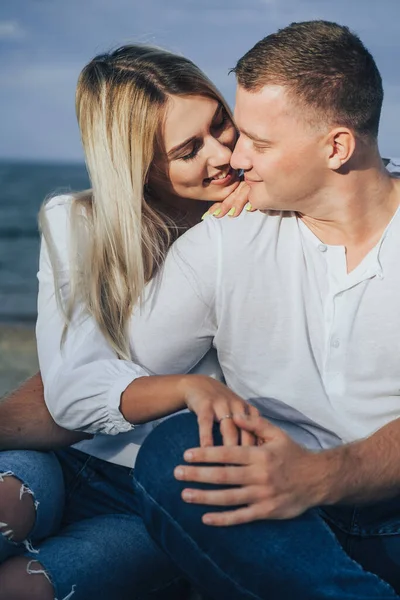 Romantisk Kväll För Två Unga Älskare Åkte Resa Till Havet — Stockfoto