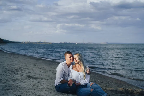 Estilo Vida Noche Romántica Para Dos Jóvenes Amantes Fueron Viaje — Foto de Stock