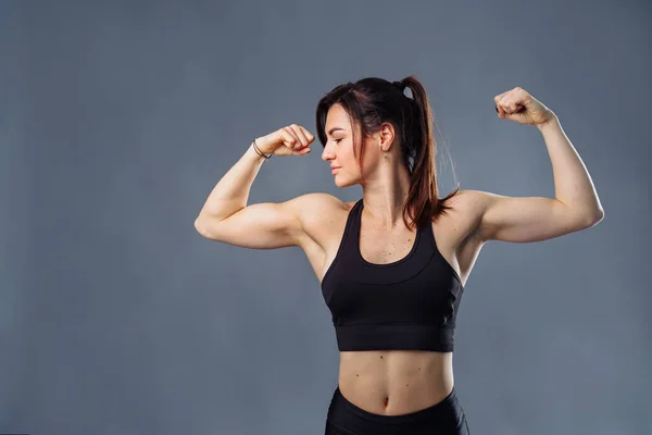 Portrait Happy Elegant Caucasian Brunette Woman Showing Her Biceps Muscles — Stock Photo, Image