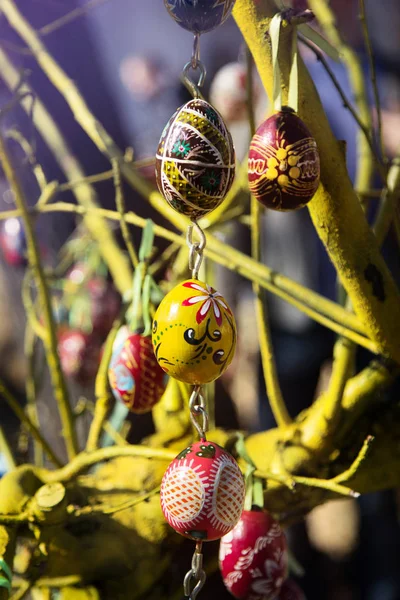 Hand-painted multicolor eggs for easter in european city — Stock Photo, Image