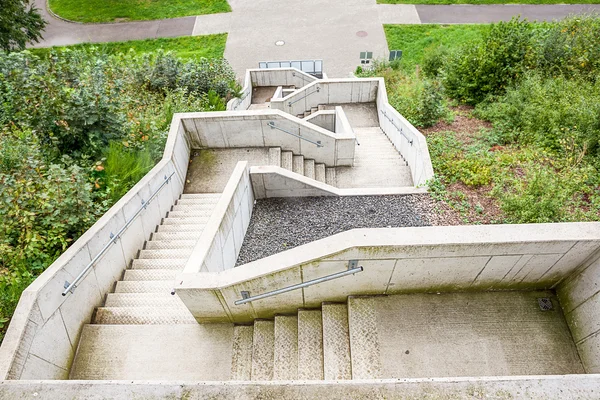 Treppe nach außen — Stockfoto