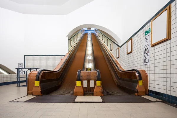 Eine Rolltreppe aus Holz — Stockfoto