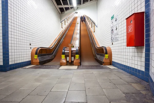 ahşap bir yürüyen merdiven