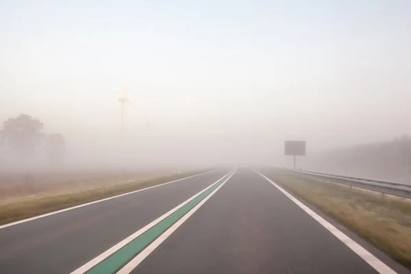 Fog on the motorway — Stockfoto