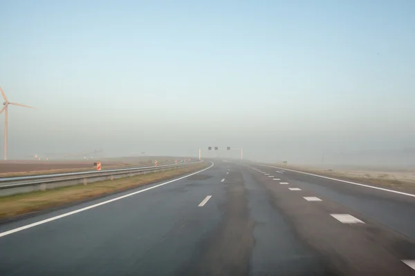 Fog on the motorway — Stockfoto