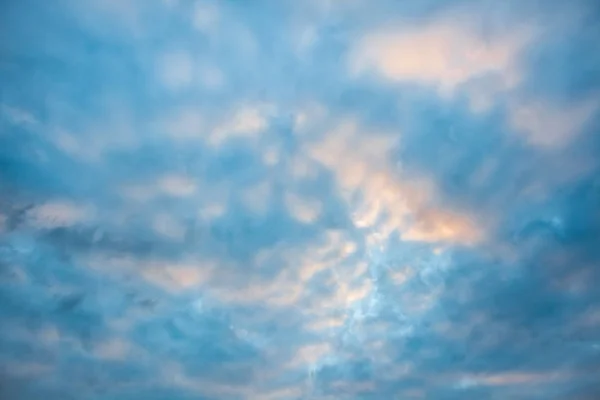 Nubes de diferentes colores —  Fotos de Stock