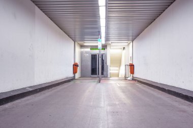 Asansör ve merdiven tüneli