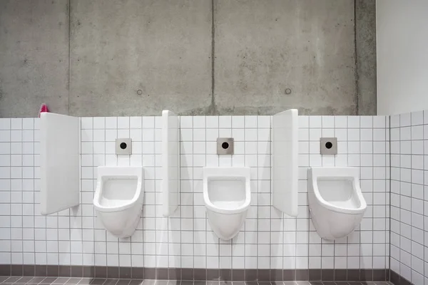 Urinal na parede — Fotografia de Stock