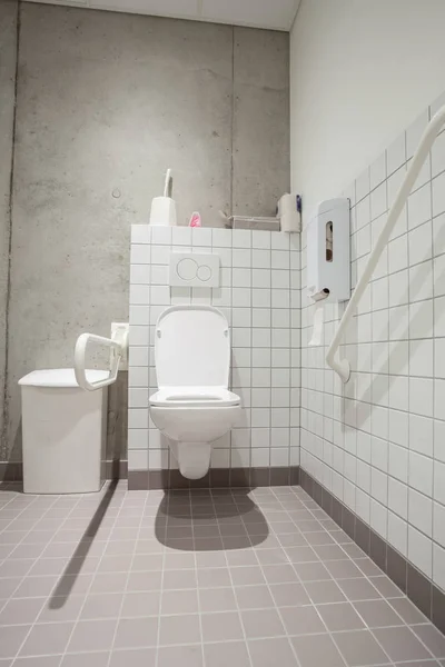 Een handicap toilet — Stockfoto